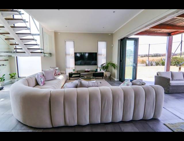 4 BEDROOM HOUSE FOR SALE IN COPPERLEAF ESTATE